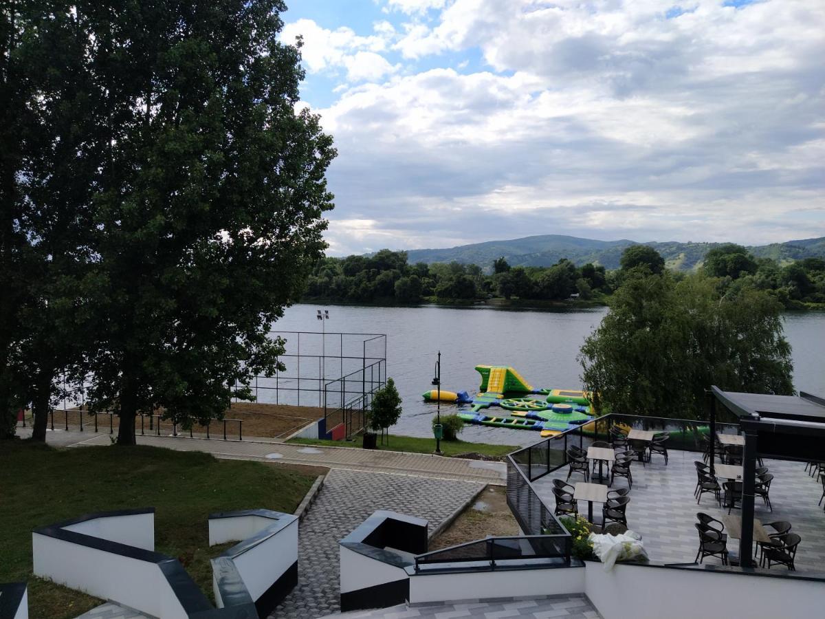ホテル Prenociste Srebrno Jezero Veliko Gradište エクステリア 写真