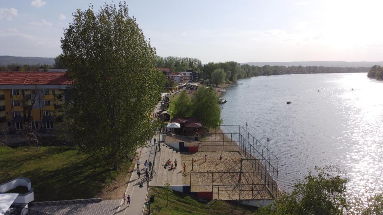 ホテル Prenociste Srebrno Jezero Veliko Gradište エクステリア 写真