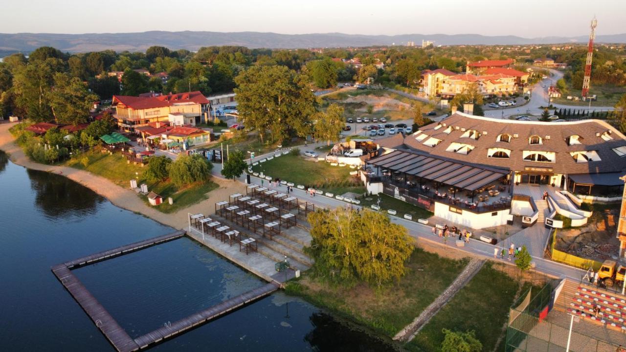 ホテル Prenociste Srebrno Jezero Veliko Gradište エクステリア 写真